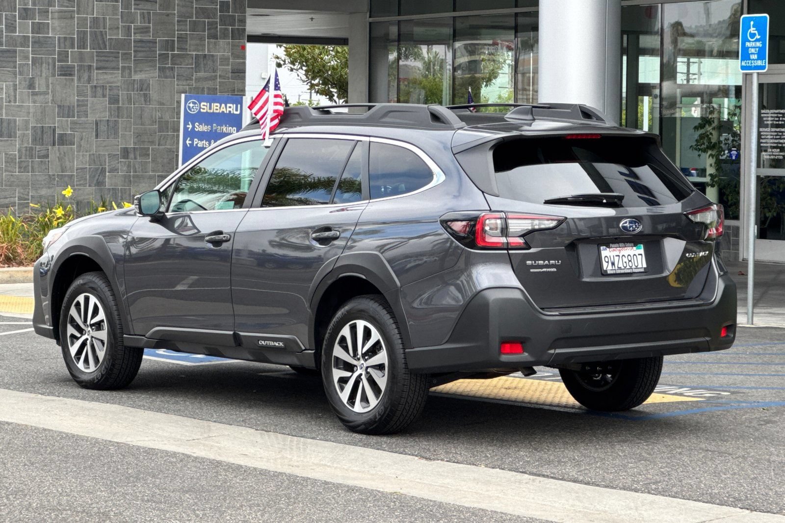 Certified 2025 Subaru Outback Premium AWD/4WD image 6