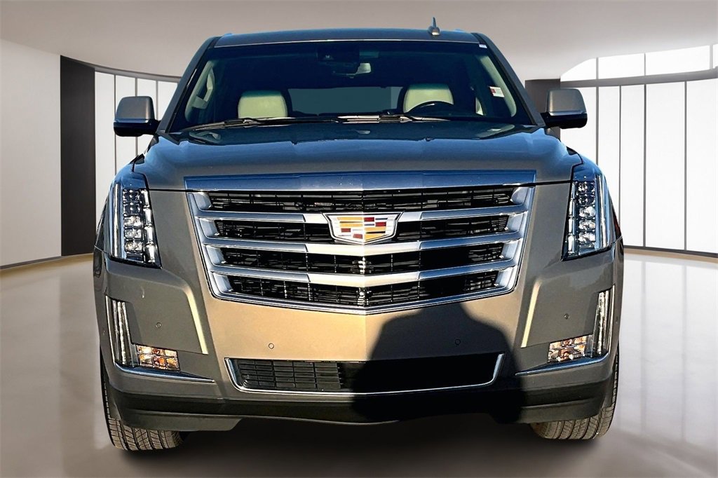 Used 2019 Cadillac Escalade Premium Luxury image 3