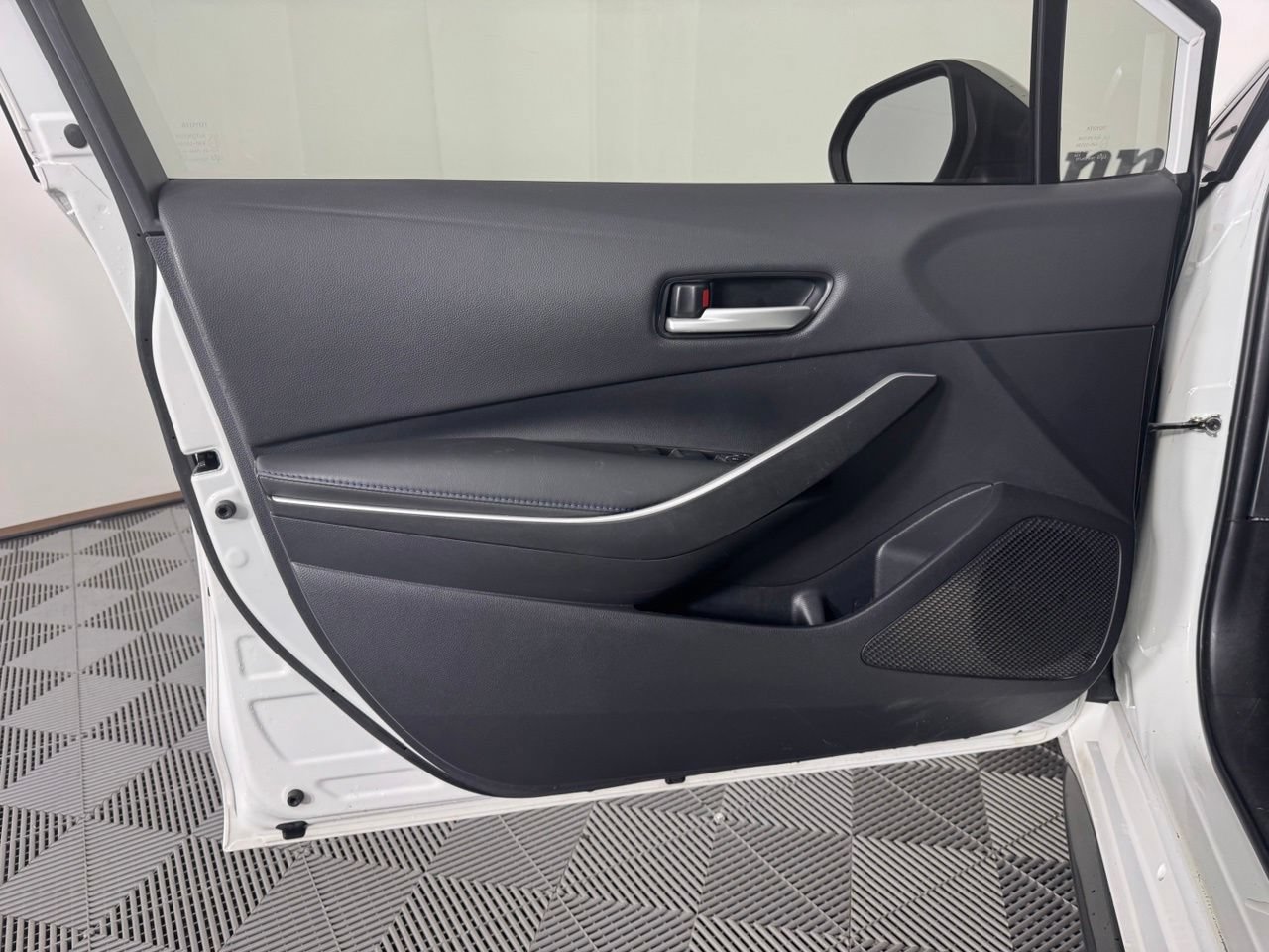 Used 2022 Toyota Corolla SE FWD image 11