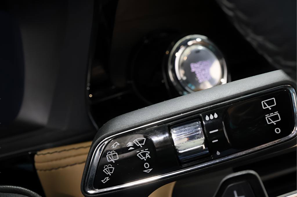 Used 2021 Lincoln Corsair Reserve w/ Equipment Group 201A image 18