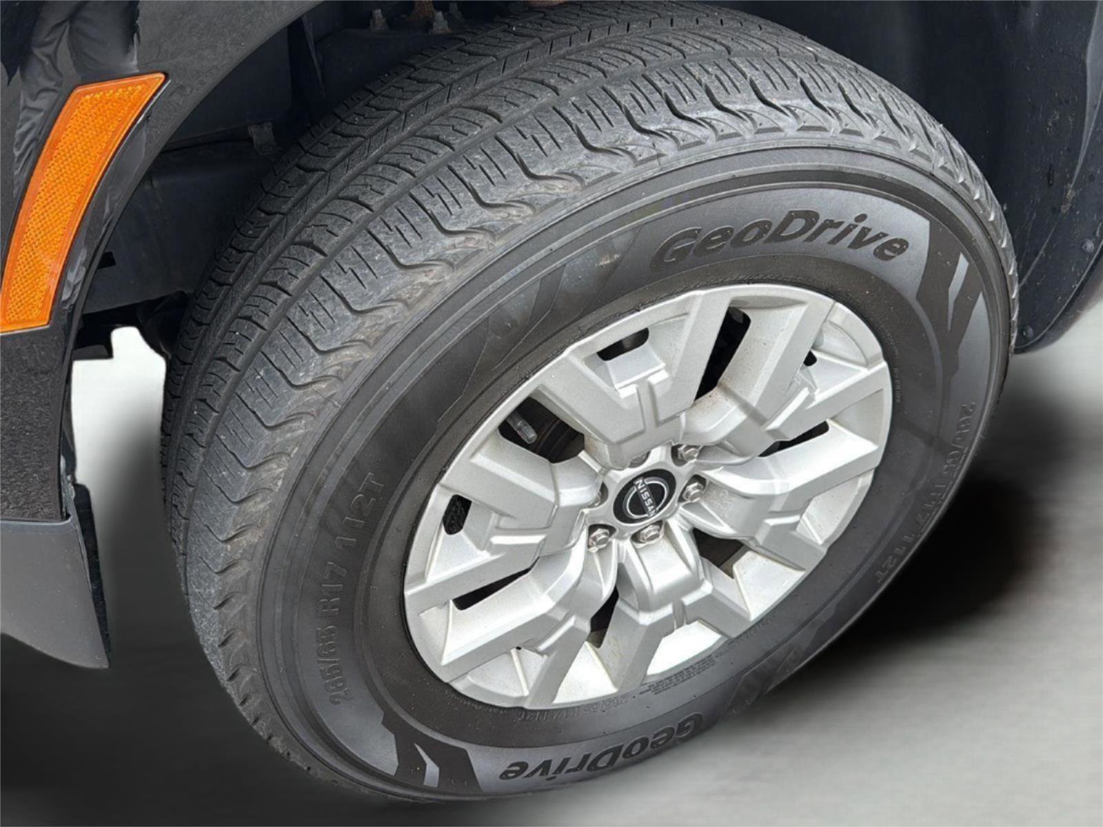 Used 2023 Nissan Frontier SV image 11