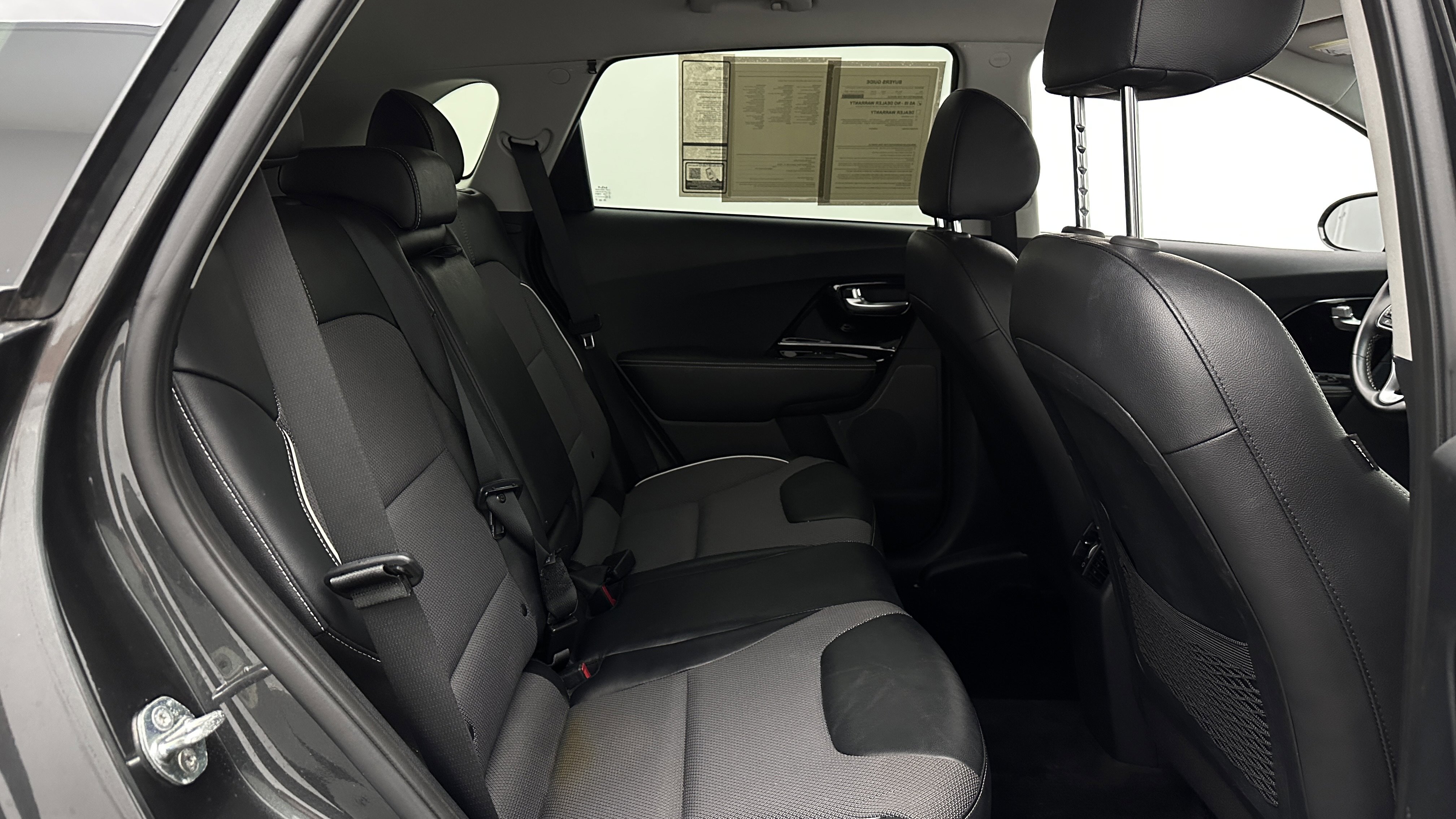 Used 2022 Kia Niro EX FWD image 33