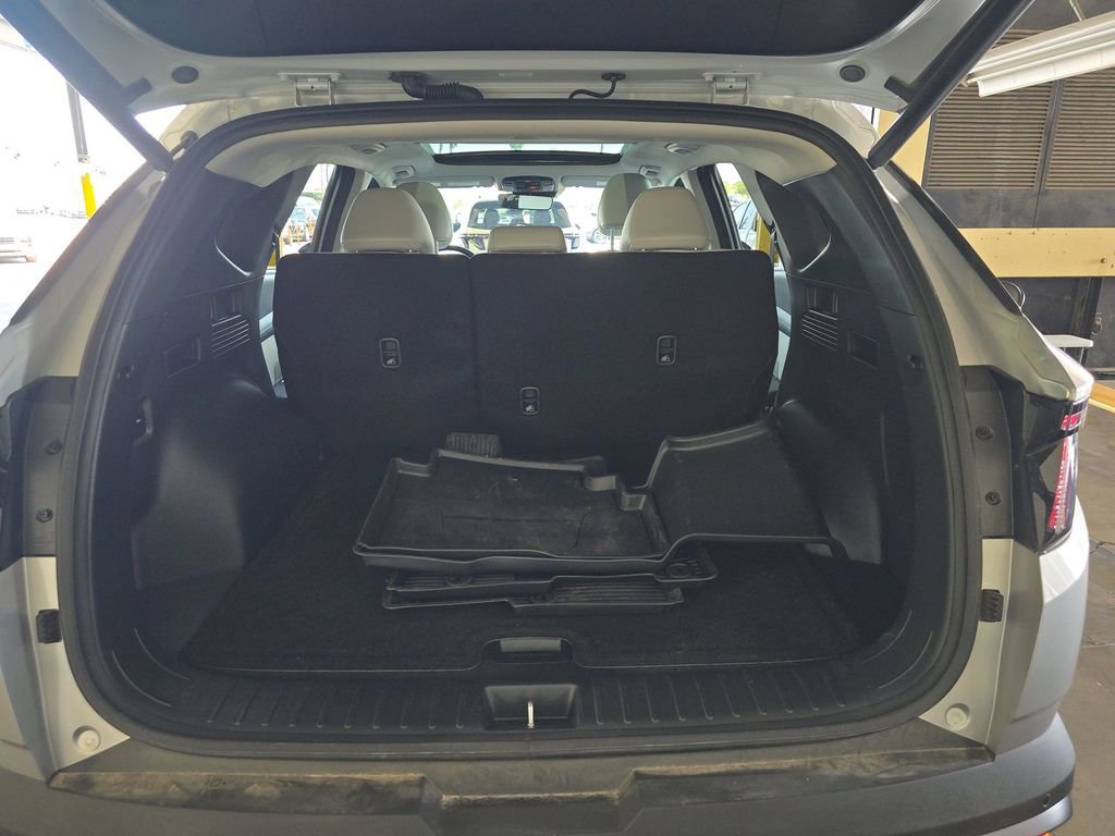 Used 2025 Hyundai Tucson Limited AWD/4WD image 12