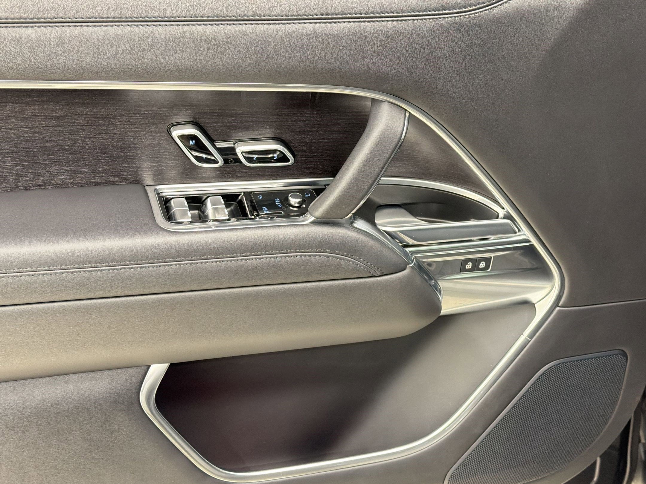 Used 2023 Land Rover Range Rover SE image 13