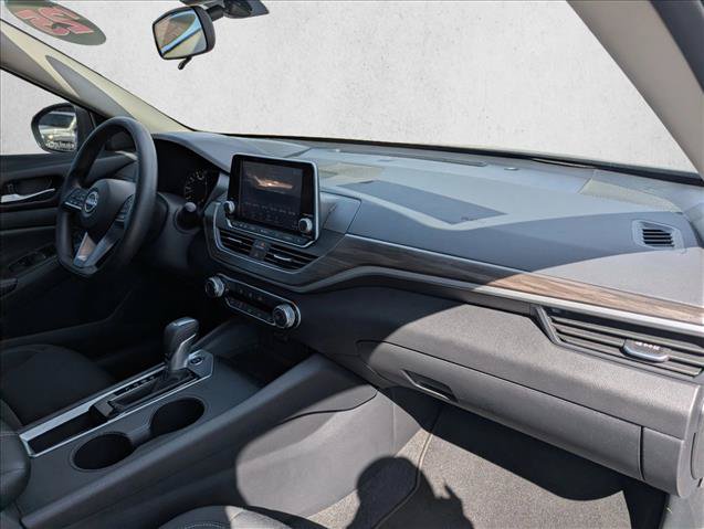 Used 2025 Nissan Altima 2.5 SV FWD image 26