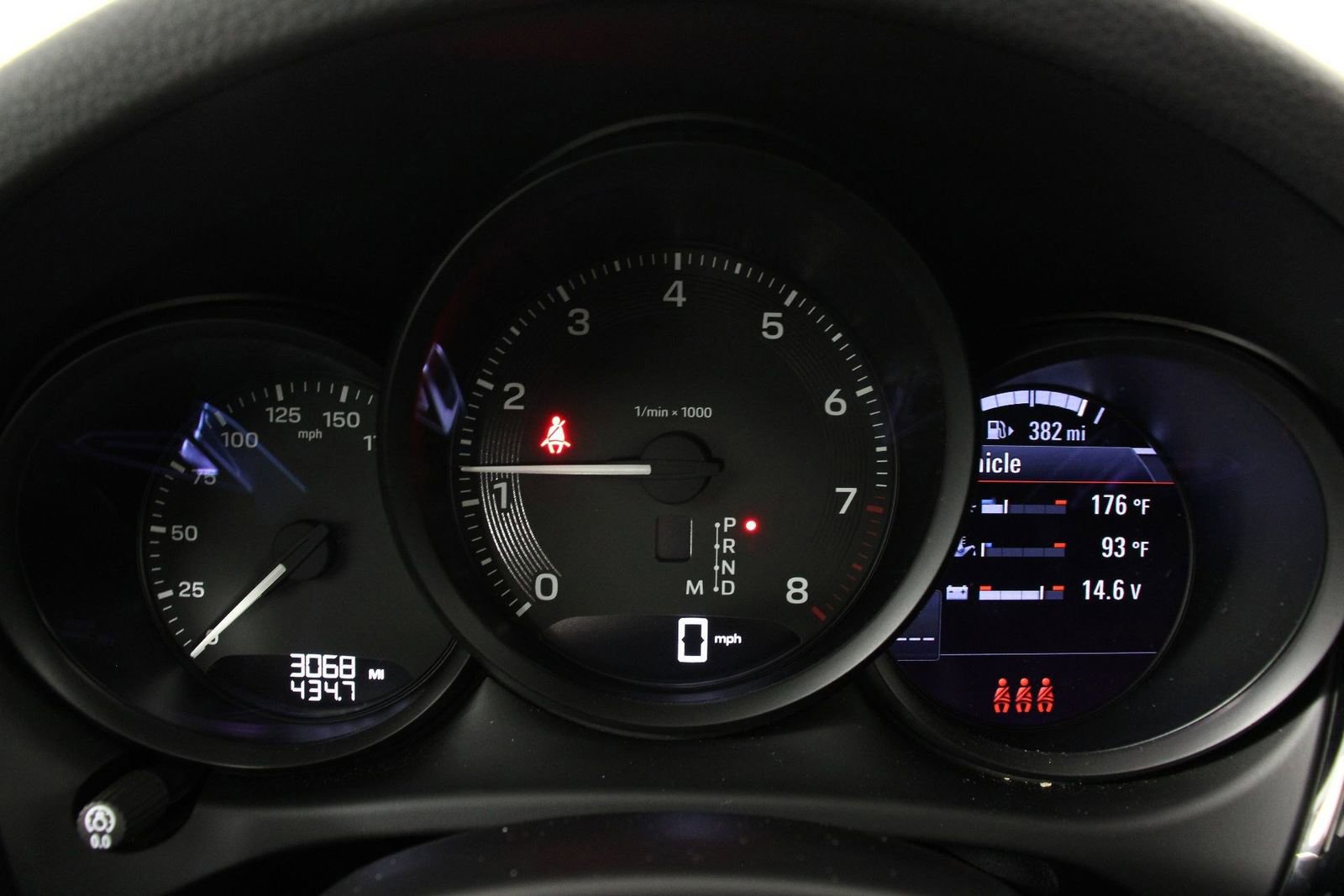 Certified 2025 Porsche Macan image 16