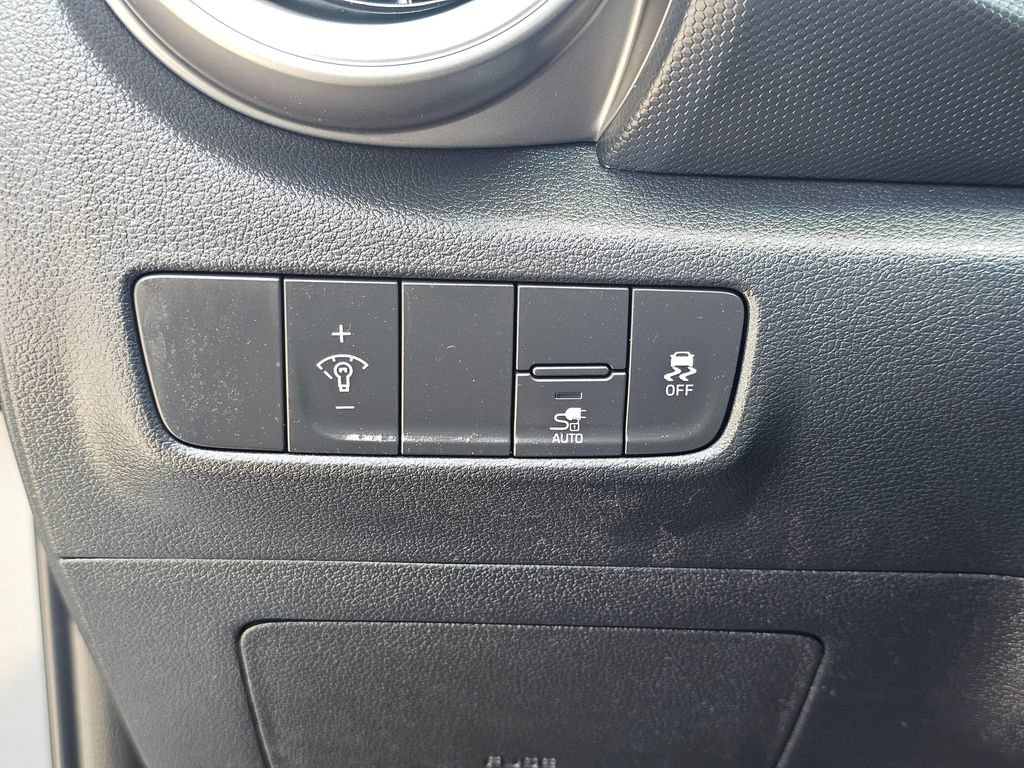 Used 2023 Hyundai Kona SE FWD image 32