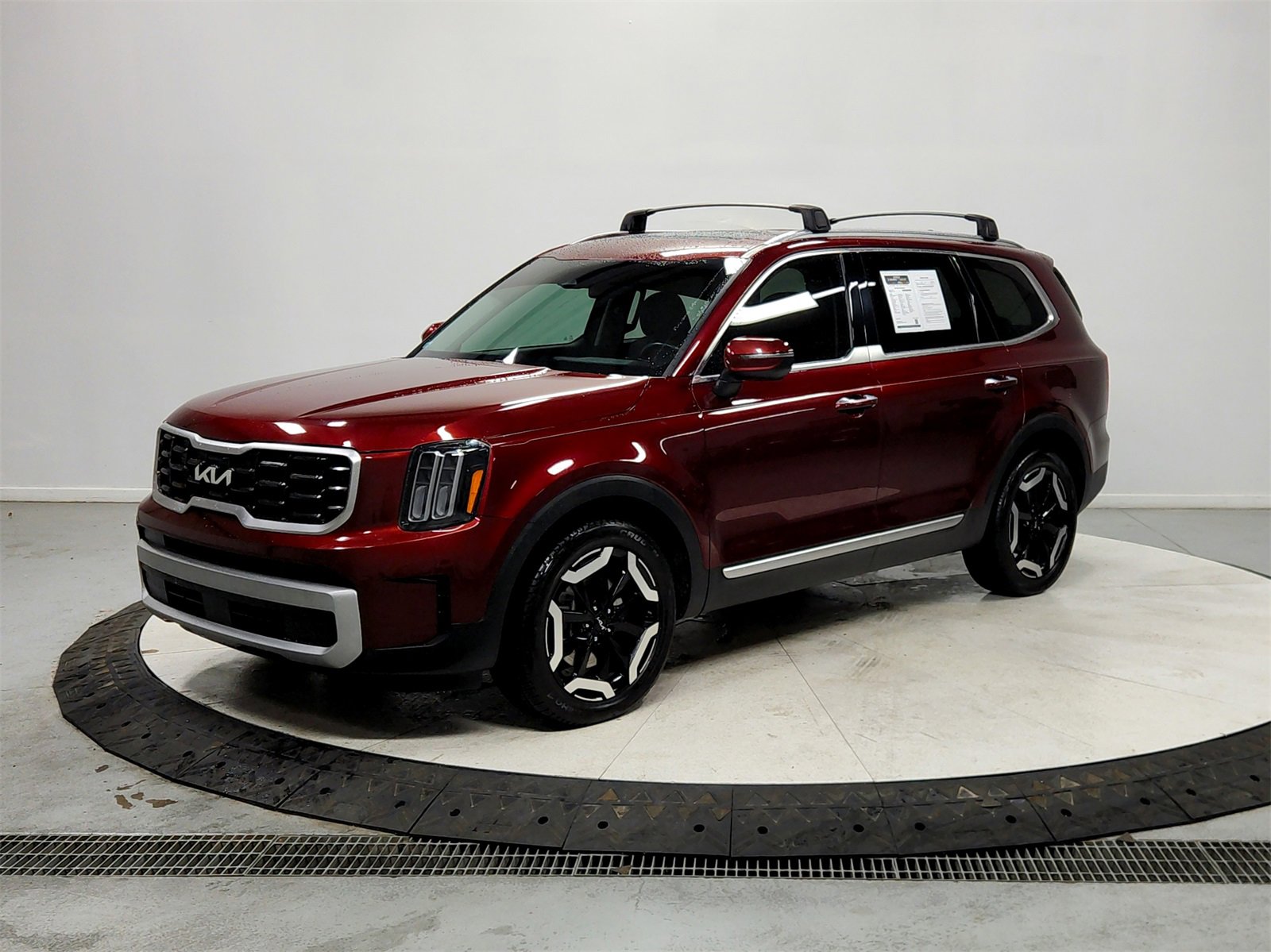 Used 2024 Kia Telluride S w/ S Sunroof Package image 3
