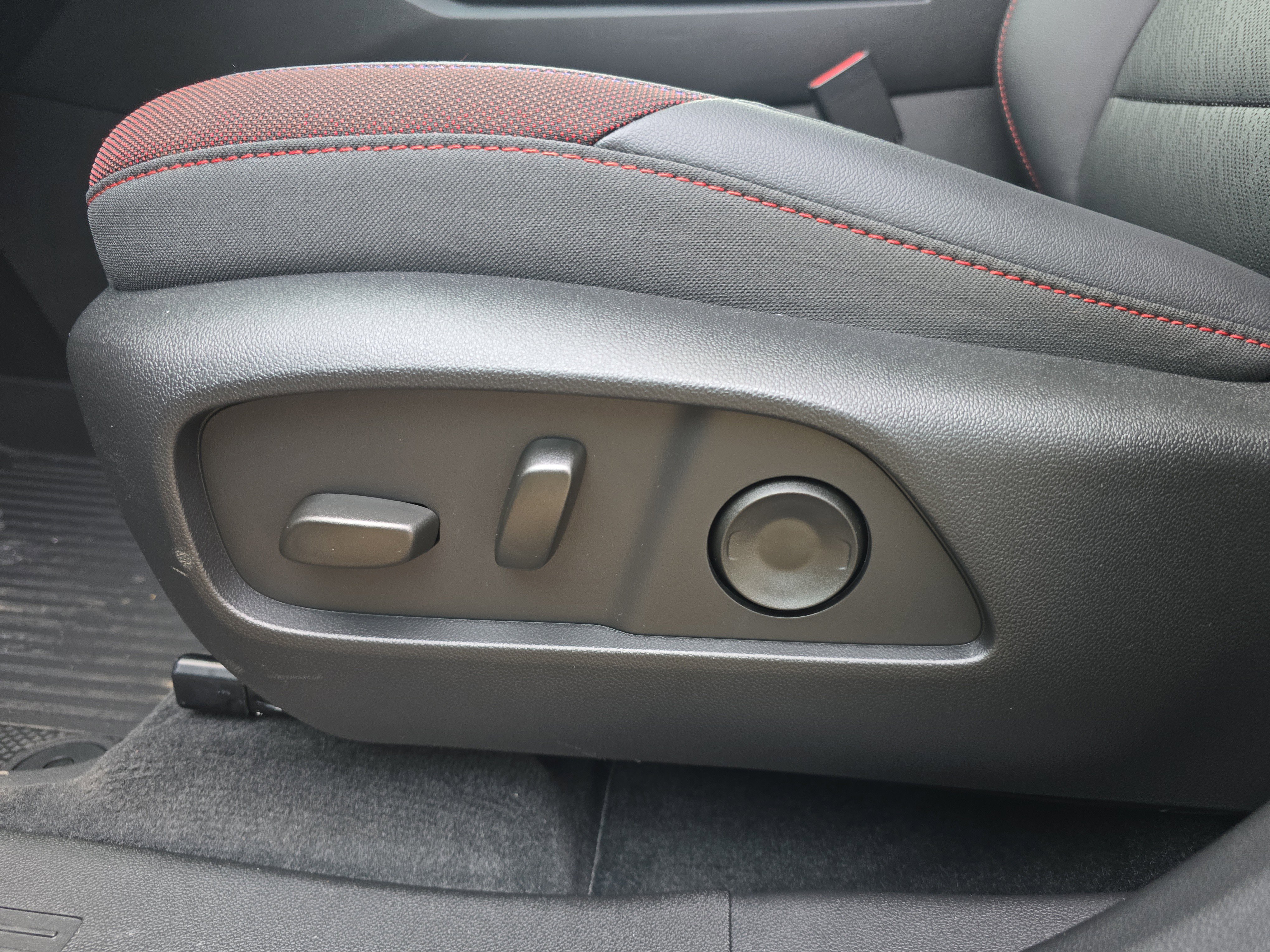 New 2026 Chevrolet Equinox RS w/ LPO, Floor Liner Package image 13