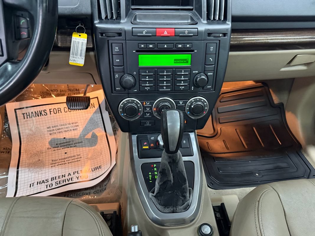Used 2011 Land Rover LR2 HSE AWD/4WD image 32