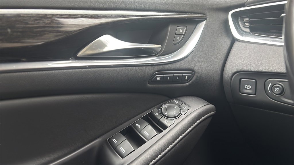 Used 2020 Buick Enclave Avenir w/ Avenir Technology Package image 18