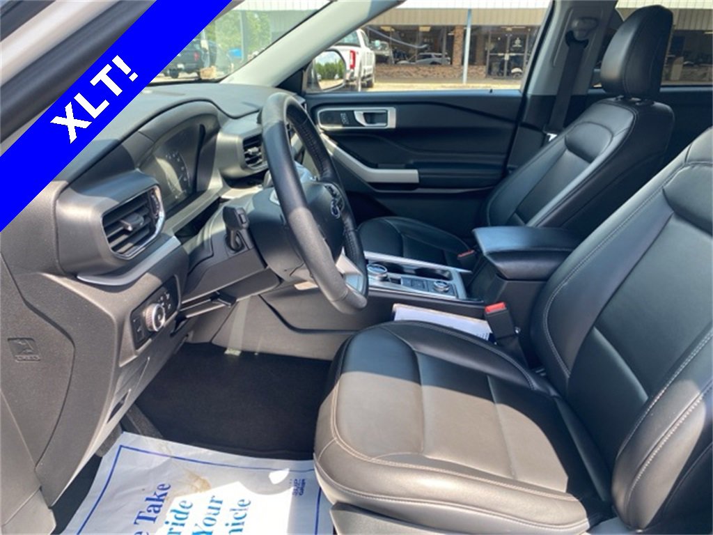 Used 2024 Ford Explorer XLT w/ Equipment Group 202A image 3