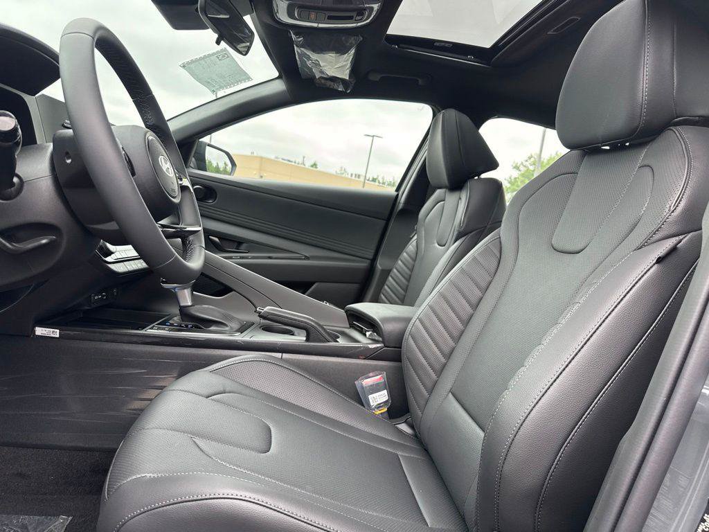 New 2026 Hyundai Elantra SEL Sport FWD image 19