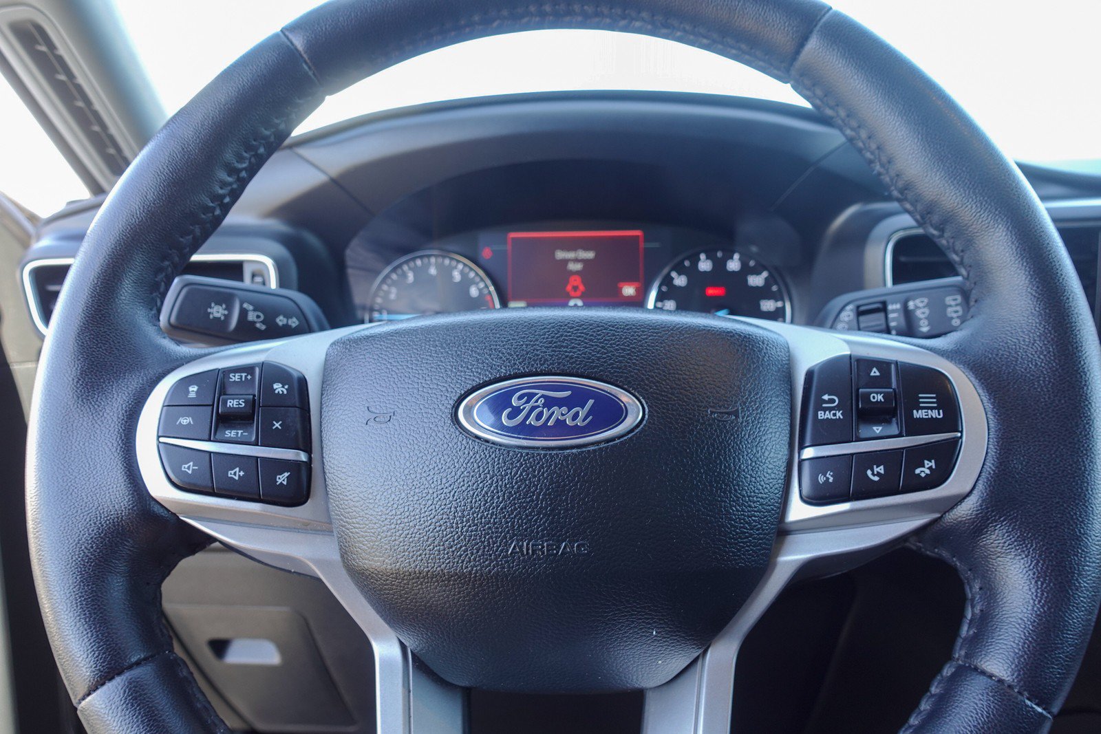 Used 2023 Ford Explorer XLT w/ Equipment Group 202A AWD/4WD image 13