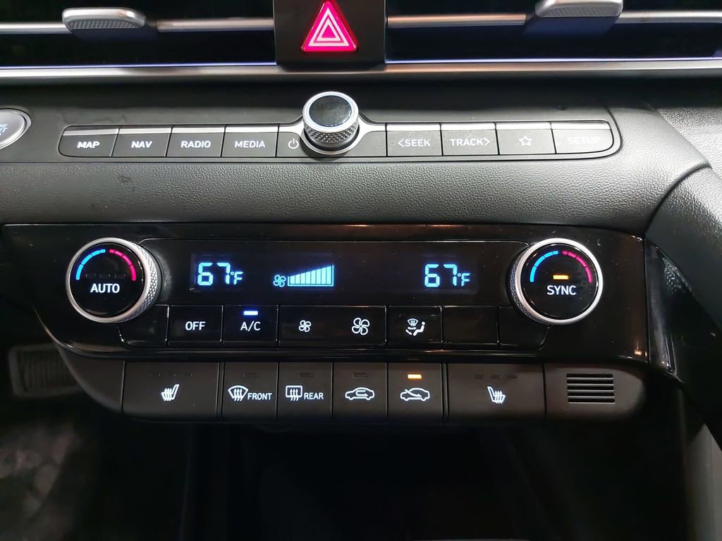 Certified 2025 Hyundai Elantra SEL image 20