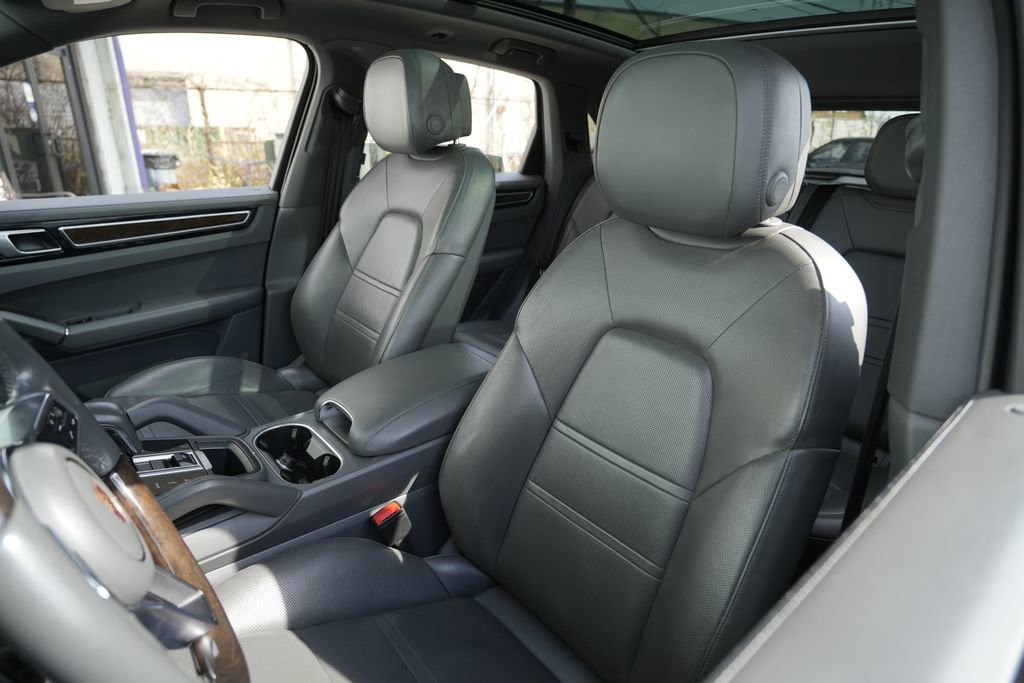 Used 2019 Porsche Cayenne S image 17