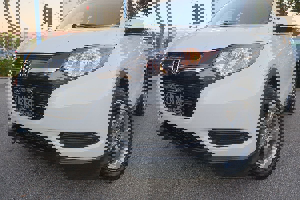 Used 2017 Honda HR-V LX image 8