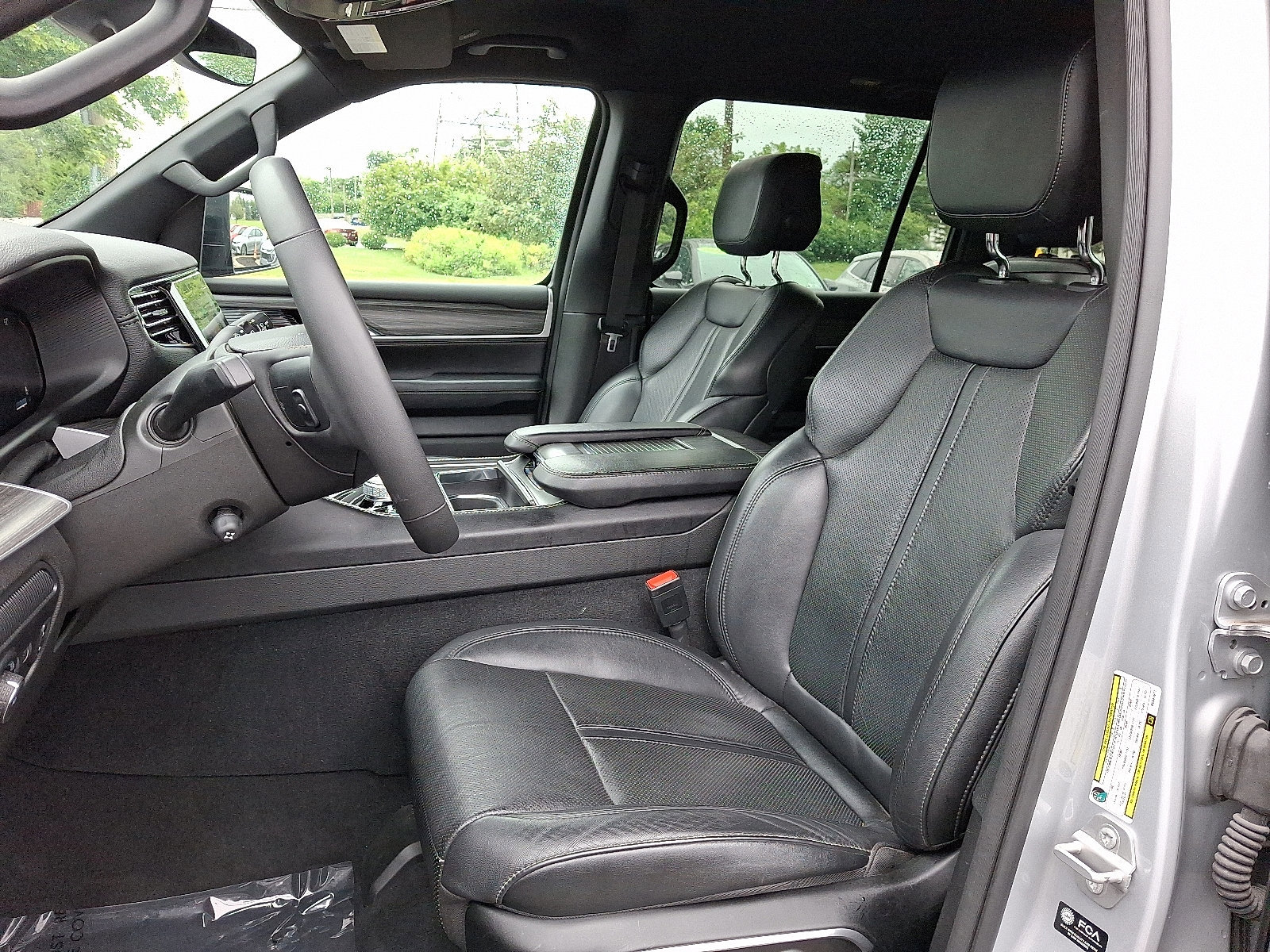 Used 2023 Jeep Wagoneer L Series II image 14