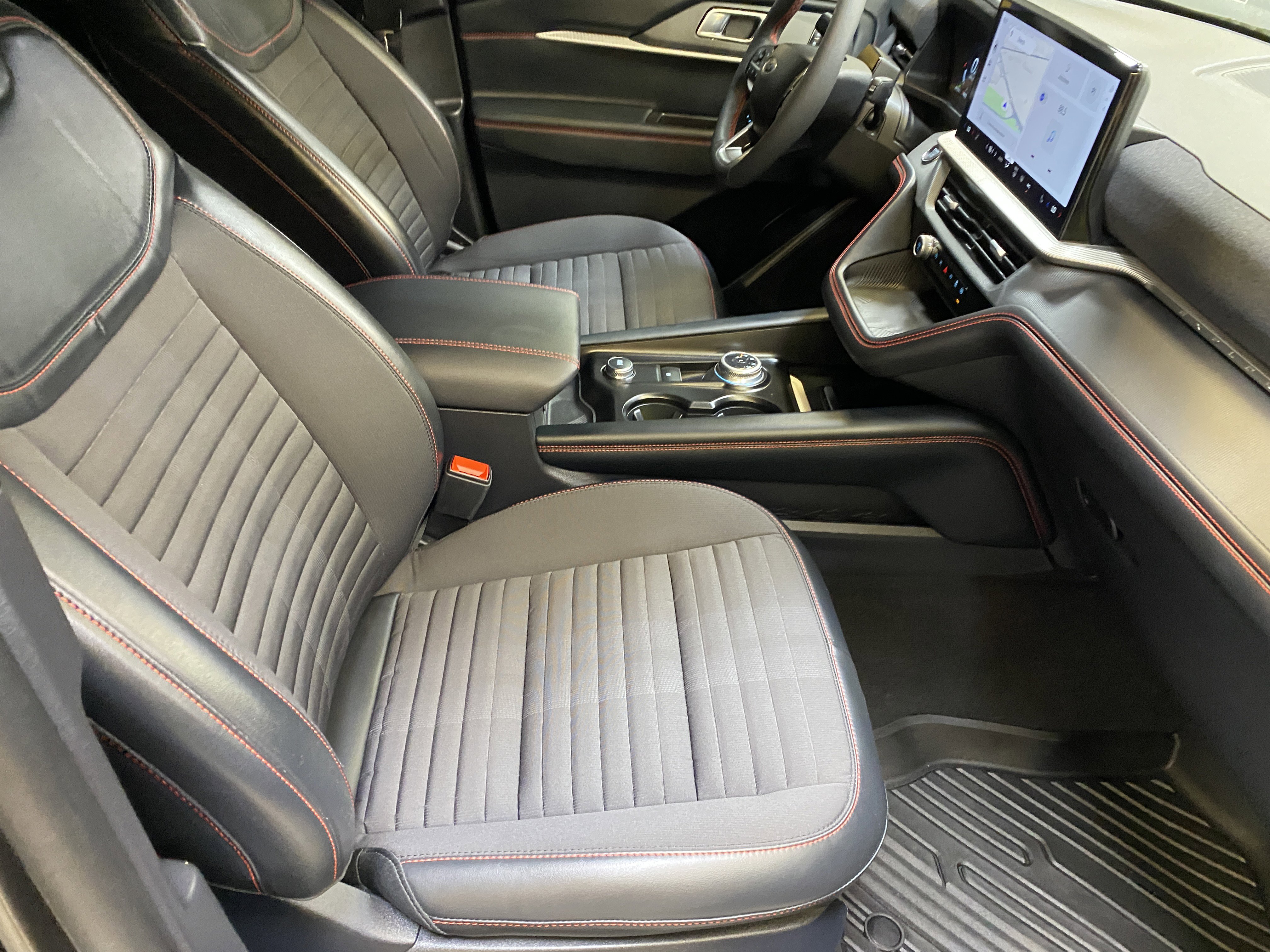 Used 2025 Ford Explorer ST-Line image 26