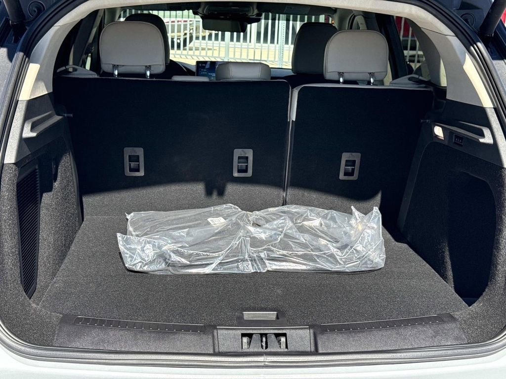 New 2026 Lincoln Corsair Premiere image 11