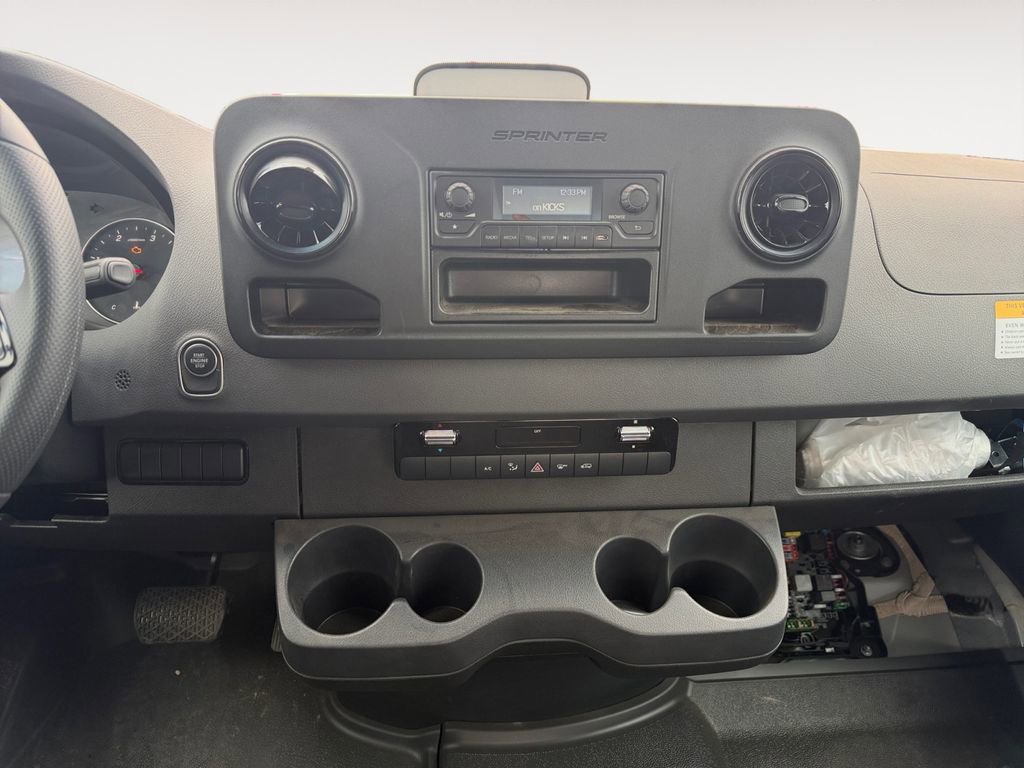 Used 2025 Mercedes-Benz Sprinter 2500 image 17