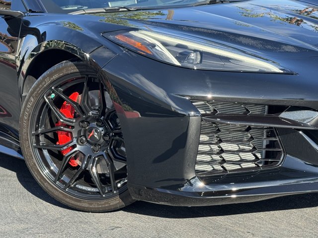 Used 2025 Chevrolet Corvette Z06 w/ Stealth Interior Trim Package RWD image 2