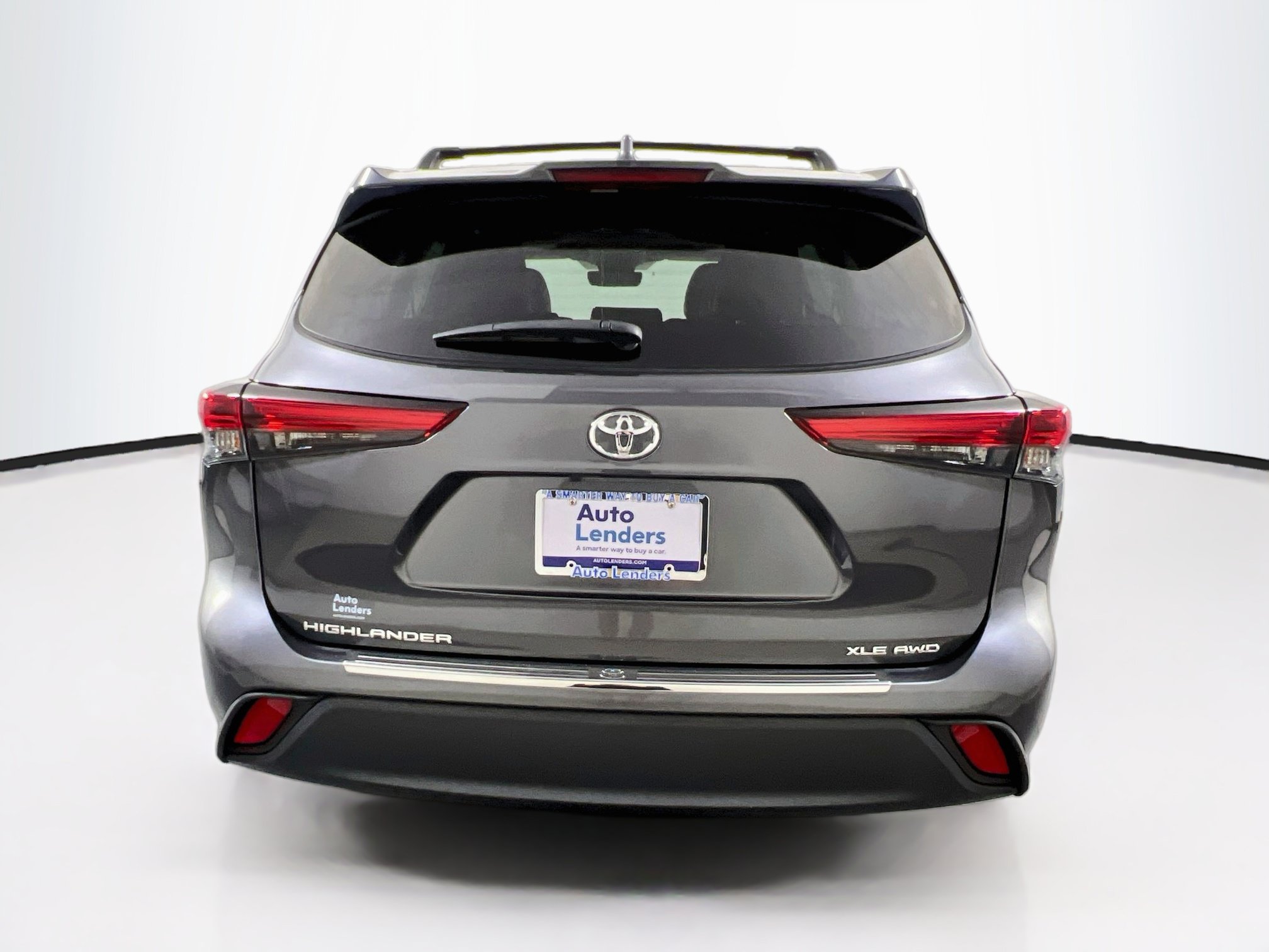Used 2023 Toyota Highlander XLE AWD/4WD image 6