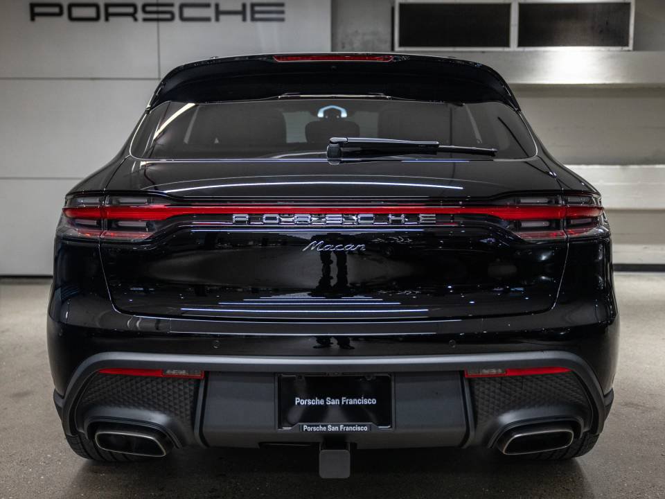 Certified 2026 Porsche Macan AWD/4WD image 7