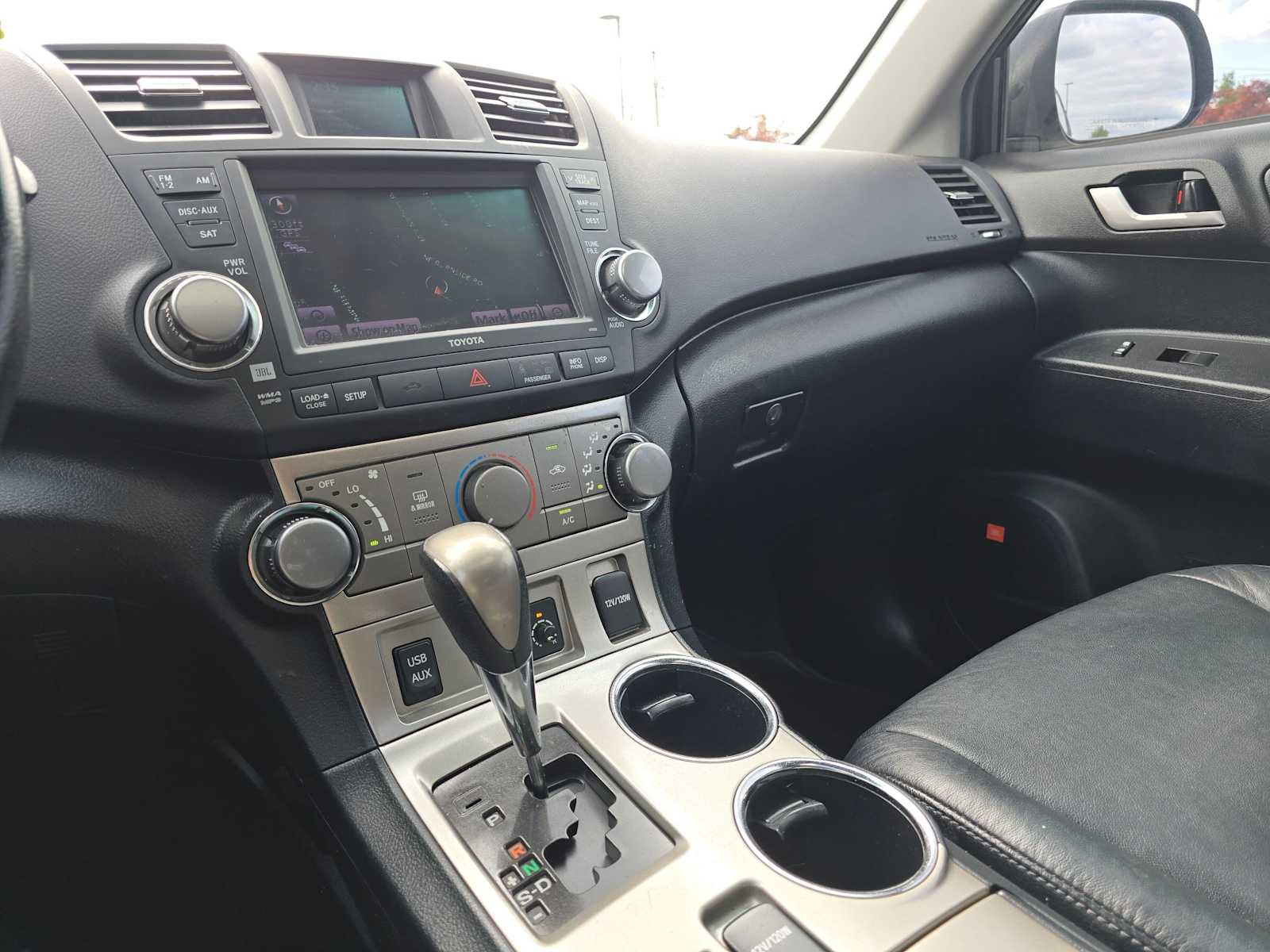 Used 2012 Toyota Highlander SE w/ Tow Pkg AWD/4WD image 36