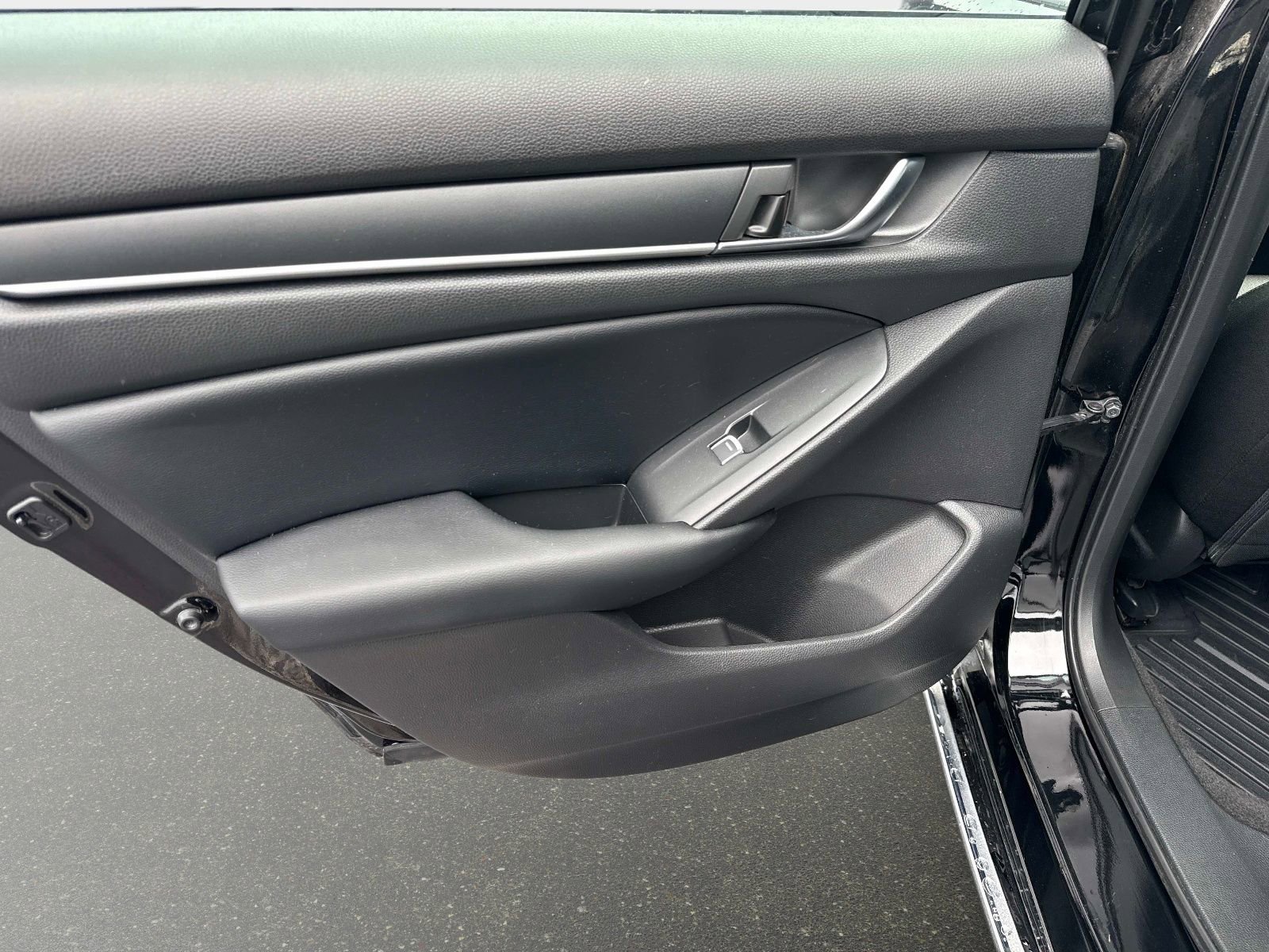 Used 2018 Honda Accord EX image 10