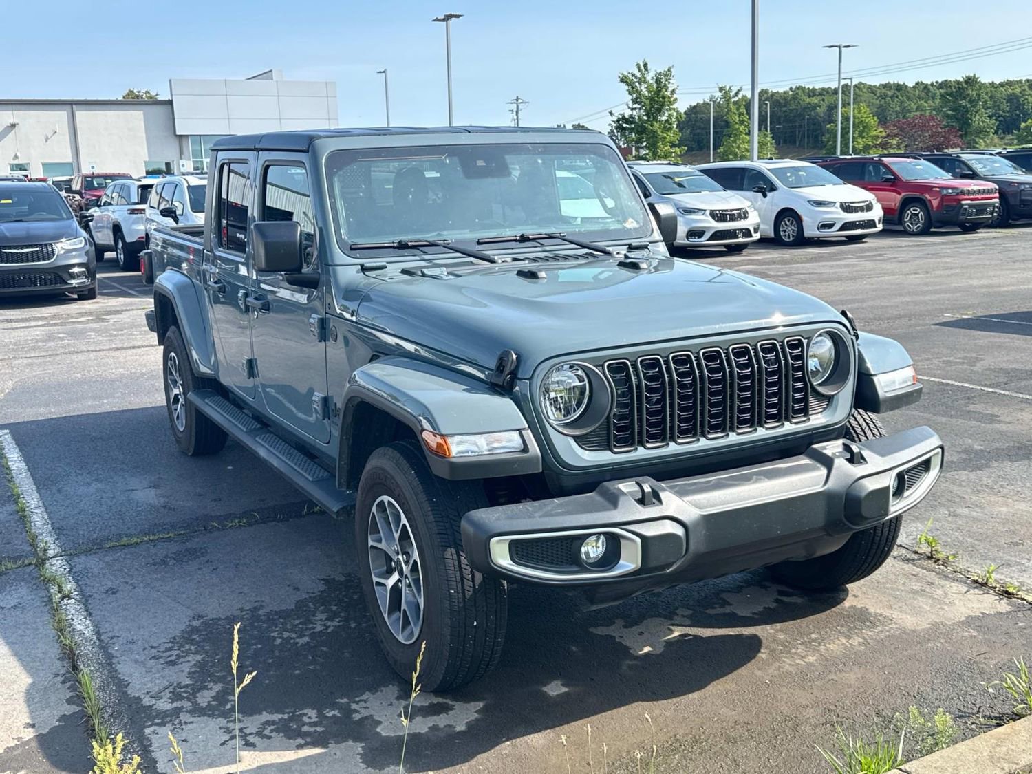 Used 2024 Jeep Gladiator Sport AWD/4WD image 2