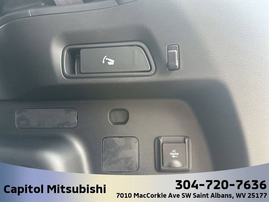New 2025 Mitsubishi Outlander SEL image 15