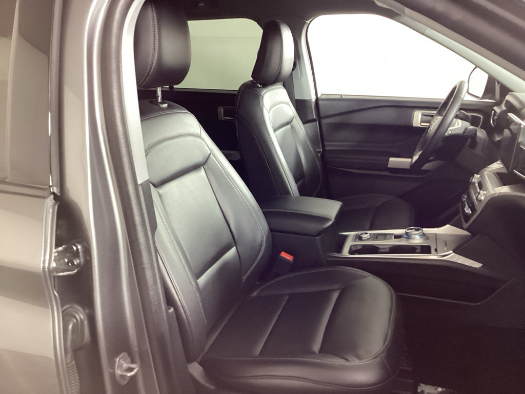 Used 2023 Ford Explorer XLT w/ Equipment Group 202A AWD/4WD image 8