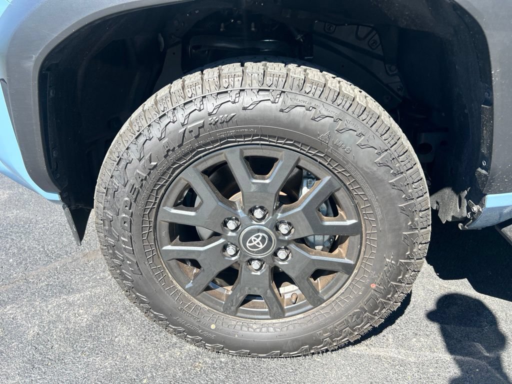 Certified 2025 Toyota 4Runner SR5 AWD/4WD image 28