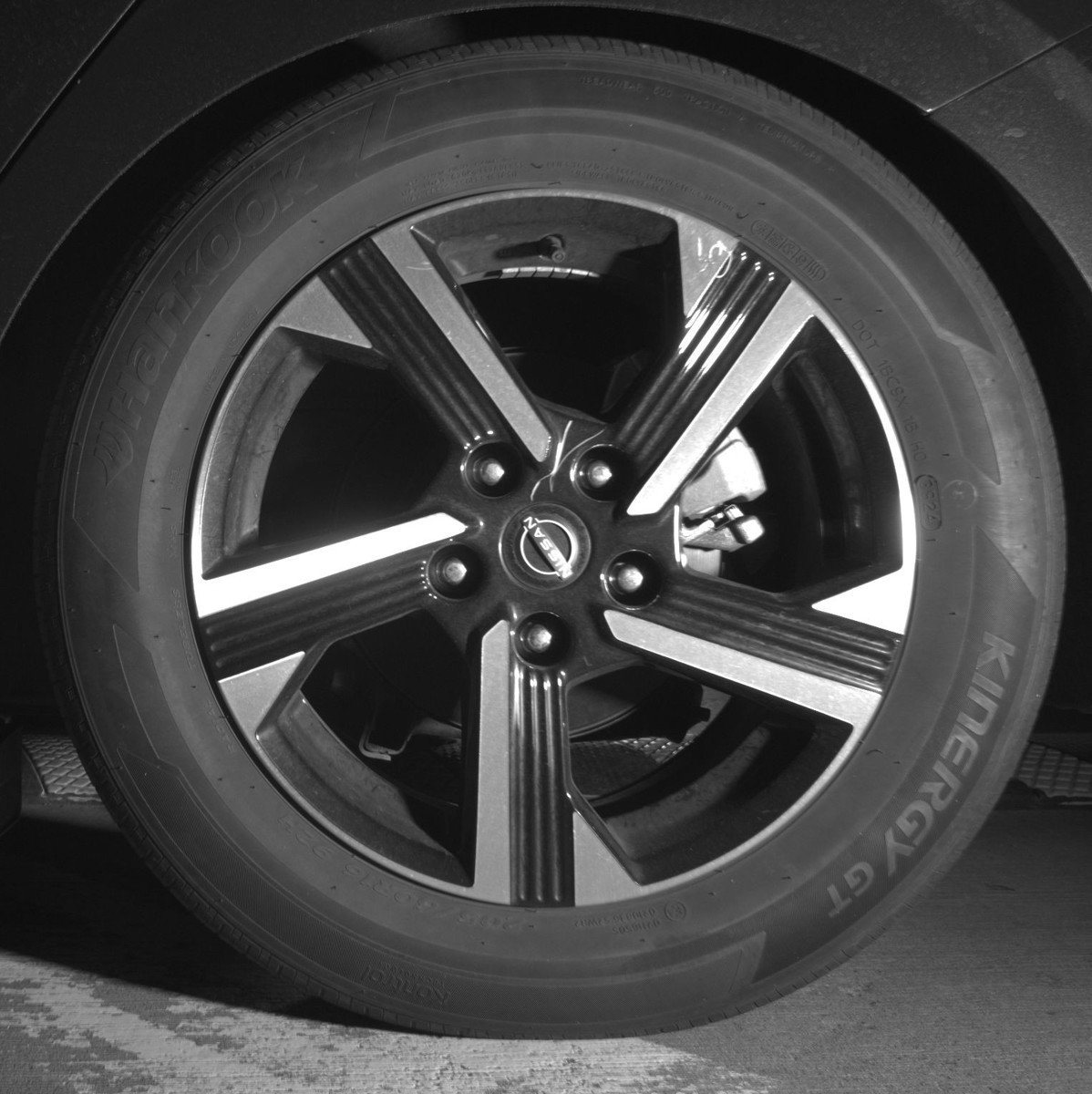 Used 2025 Nissan Sentra SV FWD image 14