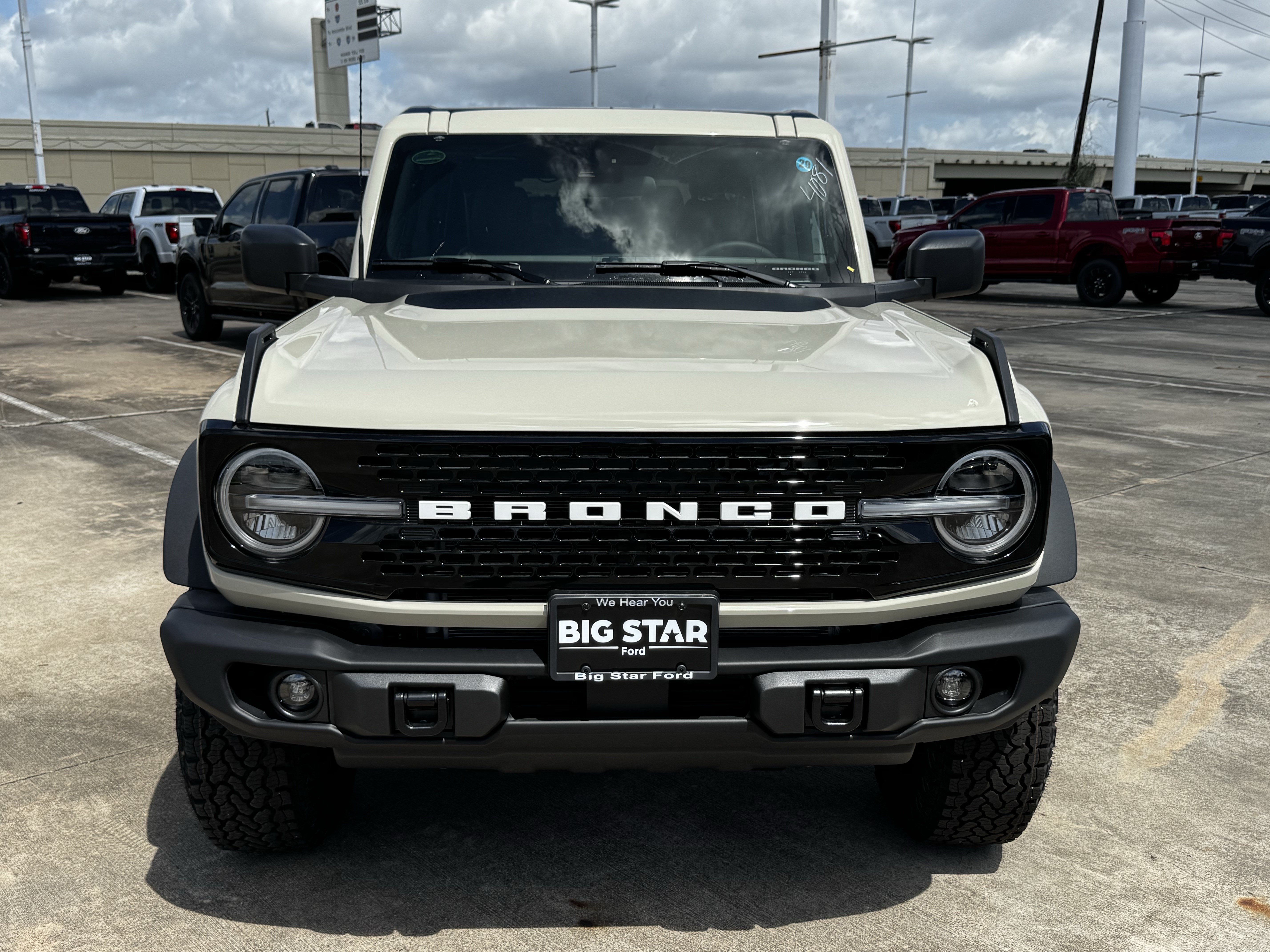 New 2026 Ford Bronco Badlands w/ Black Appearance Package AWD/4WD image 3