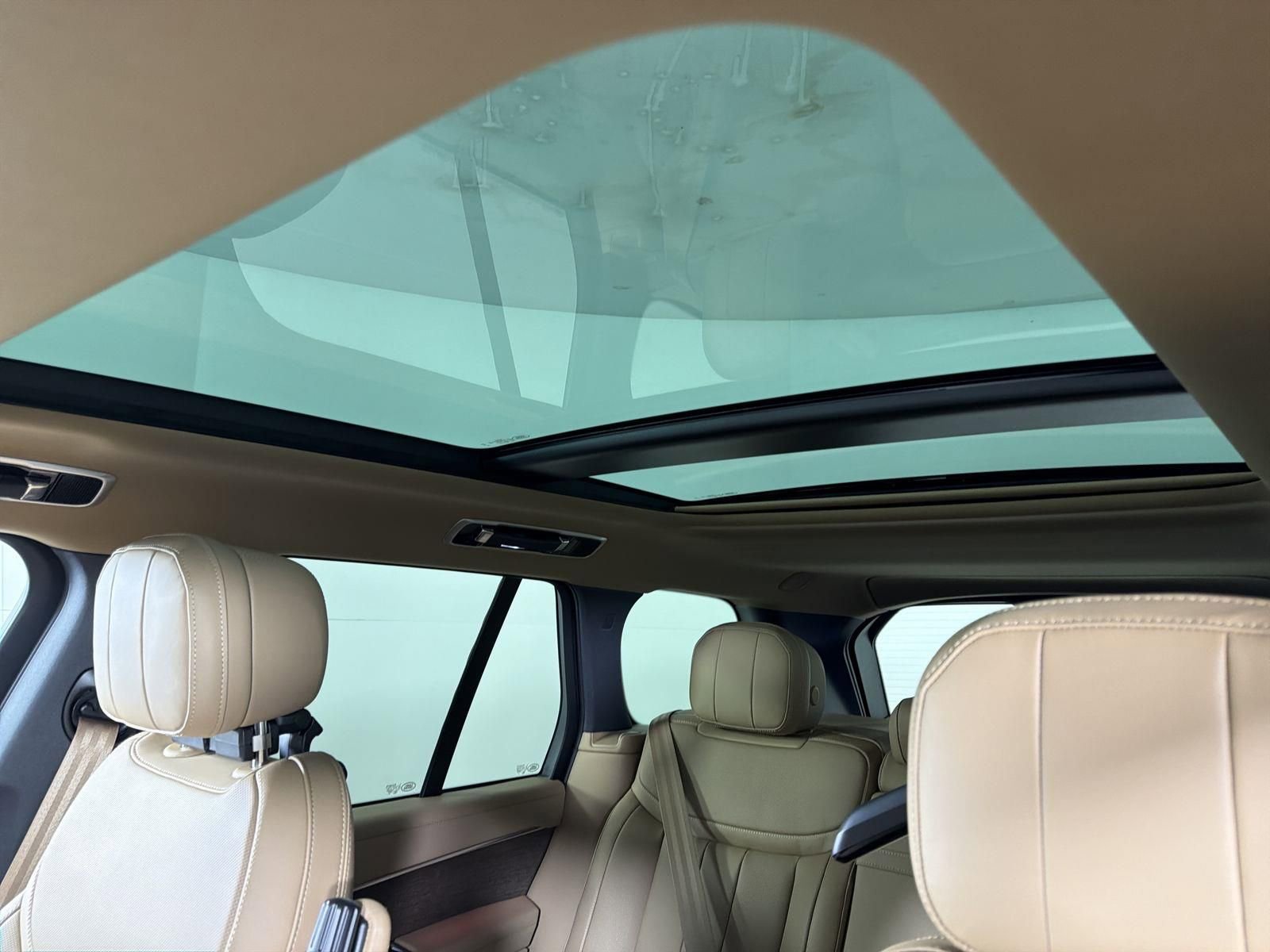 New 2026 Land Rover Range Rover SE image 9