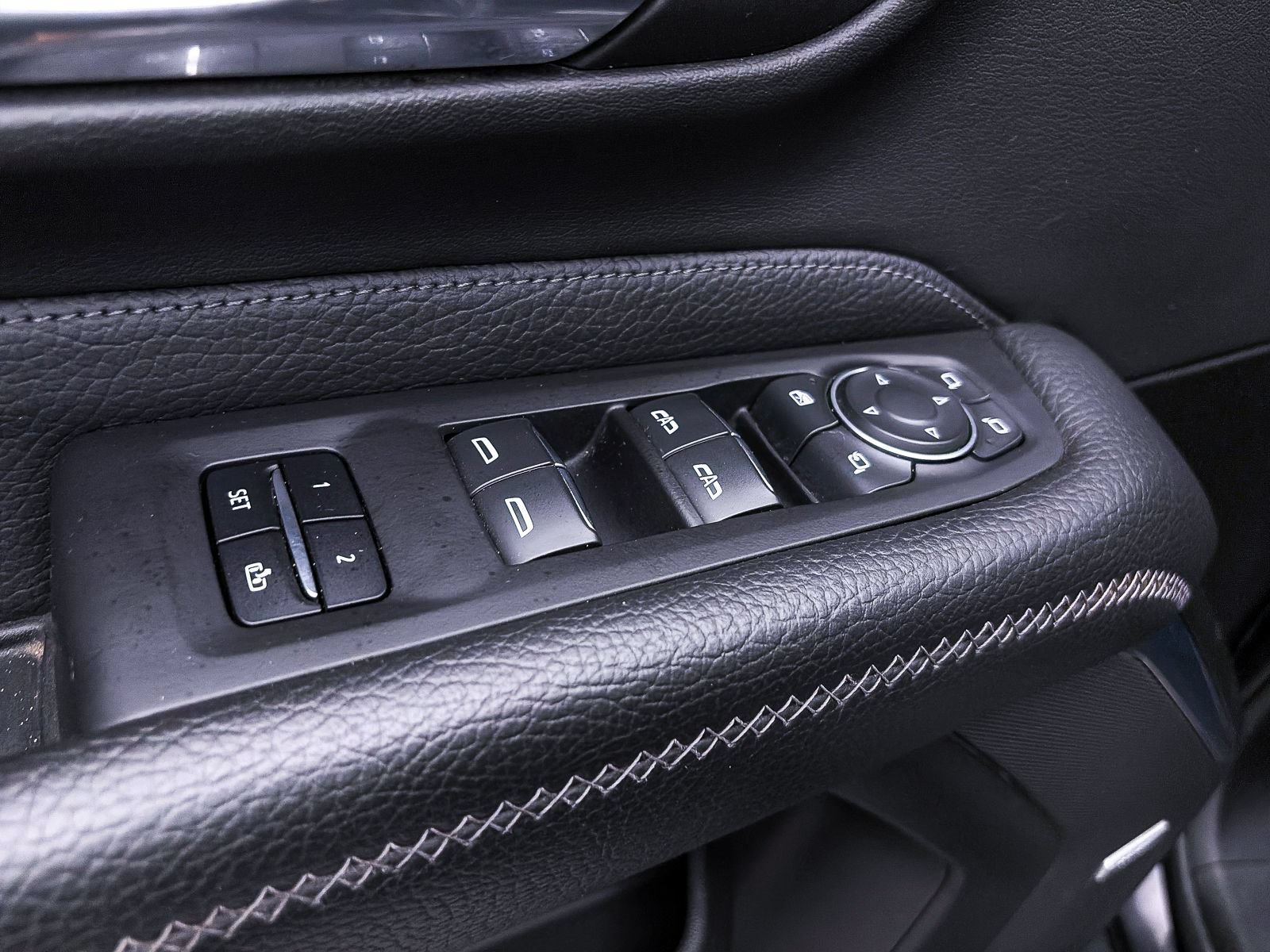 Used 2023 GMC Yukon XL Denali AWD/4WD image 19