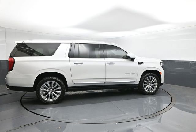 Used 2024 GMC Yukon XL Denali image 11