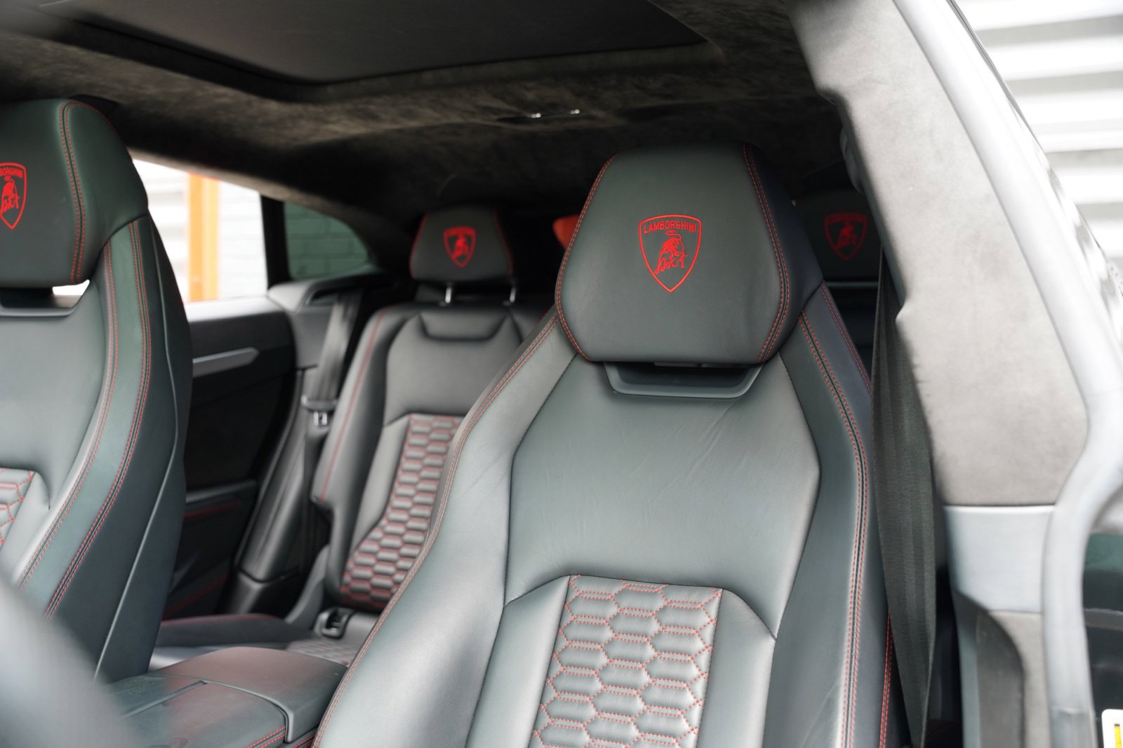 Used 2019 Lamborghini Urus AWD/4WD image 5
