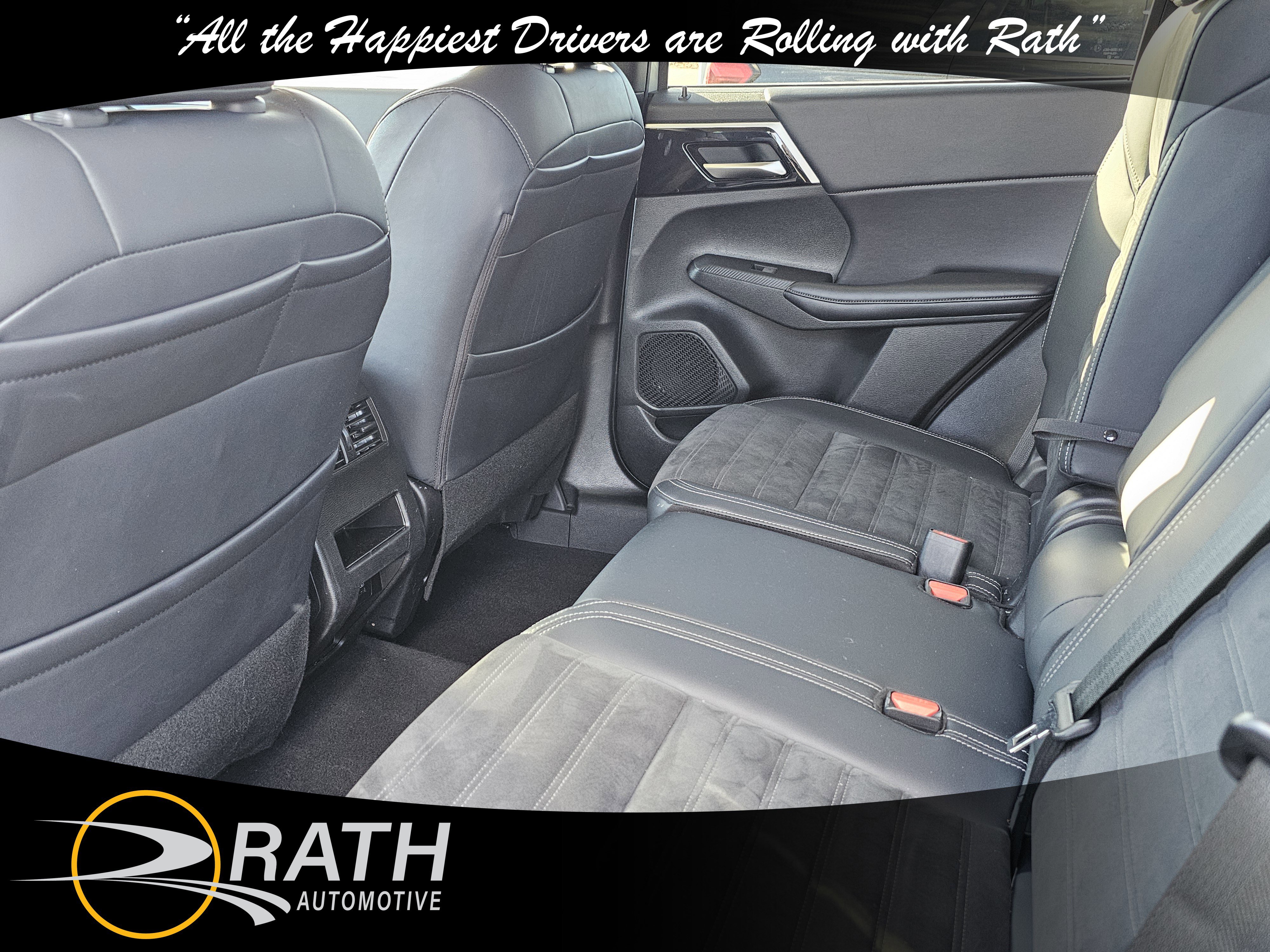 Used 2024 Mitsubishi Outlander SE image 15