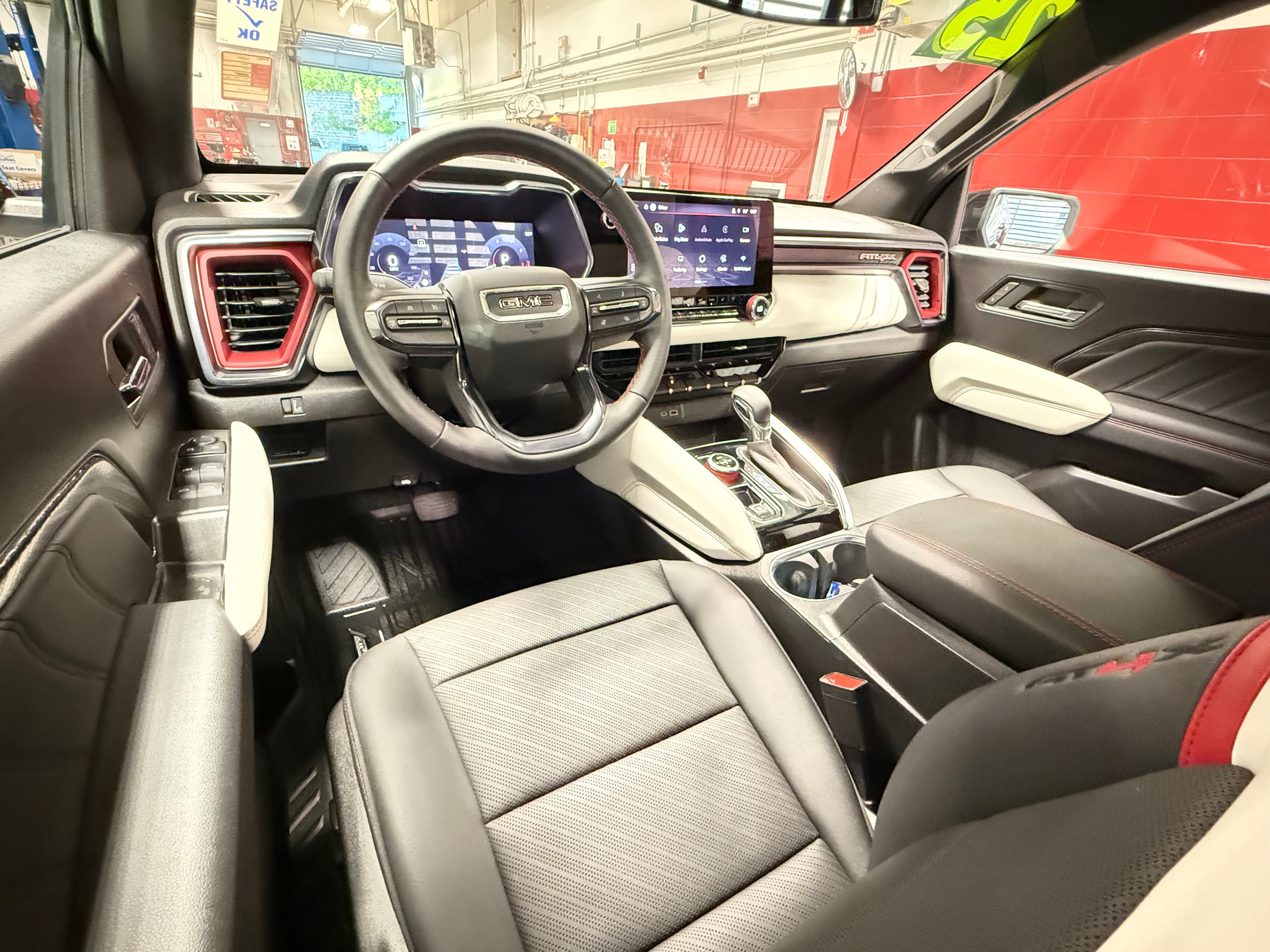 Used 2025 GMC Canyon AT4 w/ AT4X Package AWD/4WD image 20