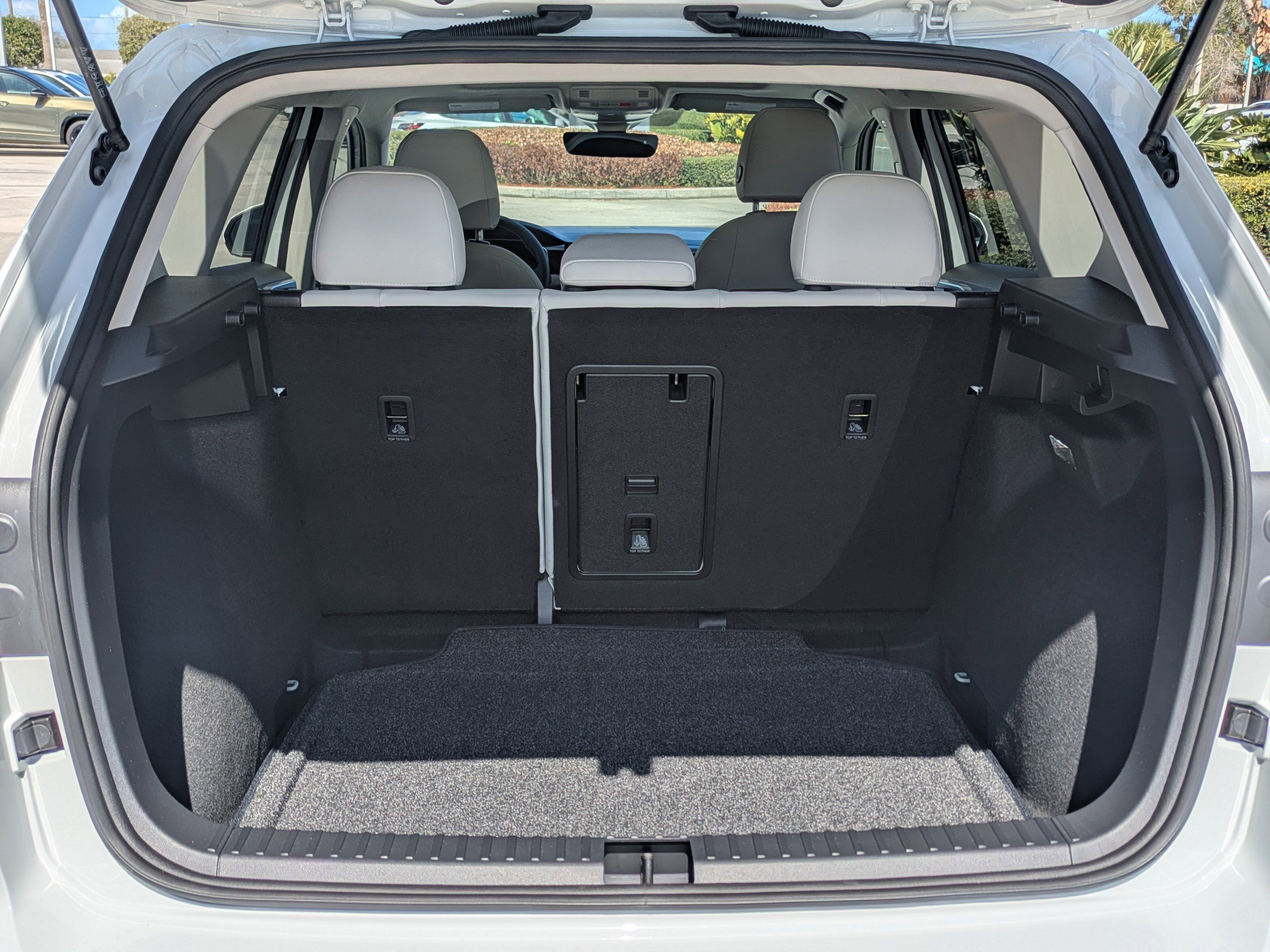 Certified 2025 Volkswagen Taos SE image 13