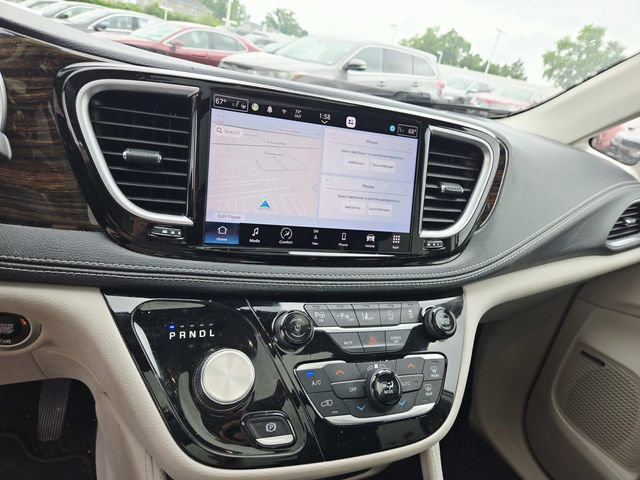 Used 2022 Chrysler Pacifica Limited AWD/4WD image 23