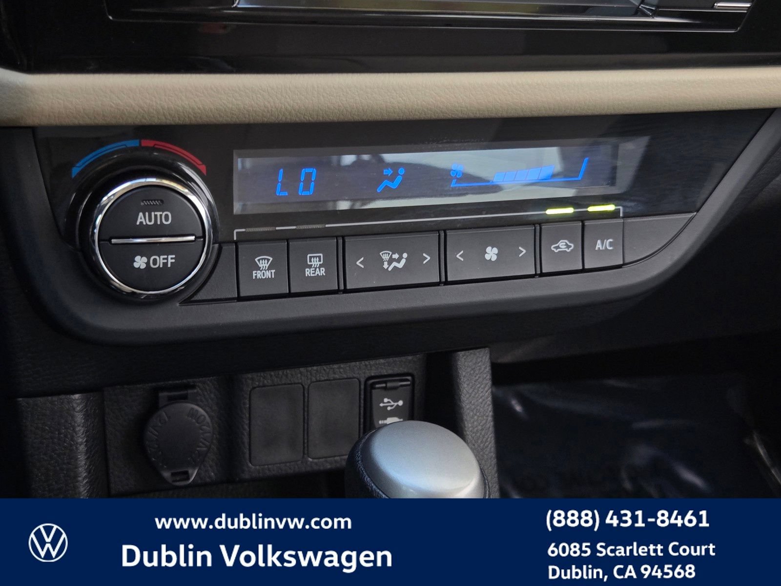 Used 2015 Toyota Corolla LE w/ Body Protection Package #2 FWD image 18