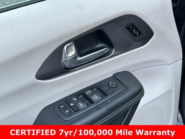 Certified 2023 Chrysler Pacifica Touring-L FWD image 20
