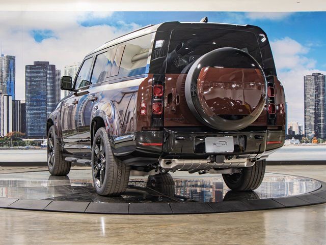 New 2025 Land Rover Defender 130 X-Dynamic SE image 9