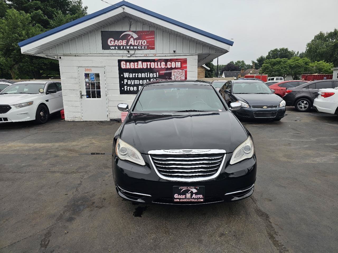 Used 2014 Chrysler 200 Limited FWD image 2