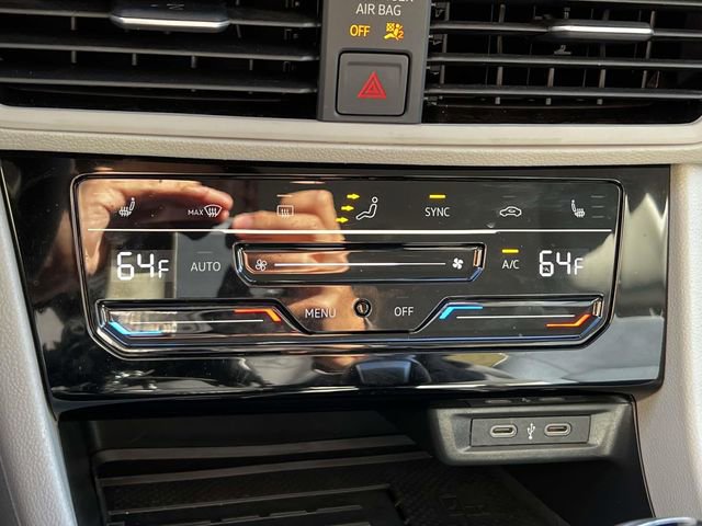 Used 2025 Volkswagen Jetta SE image 30