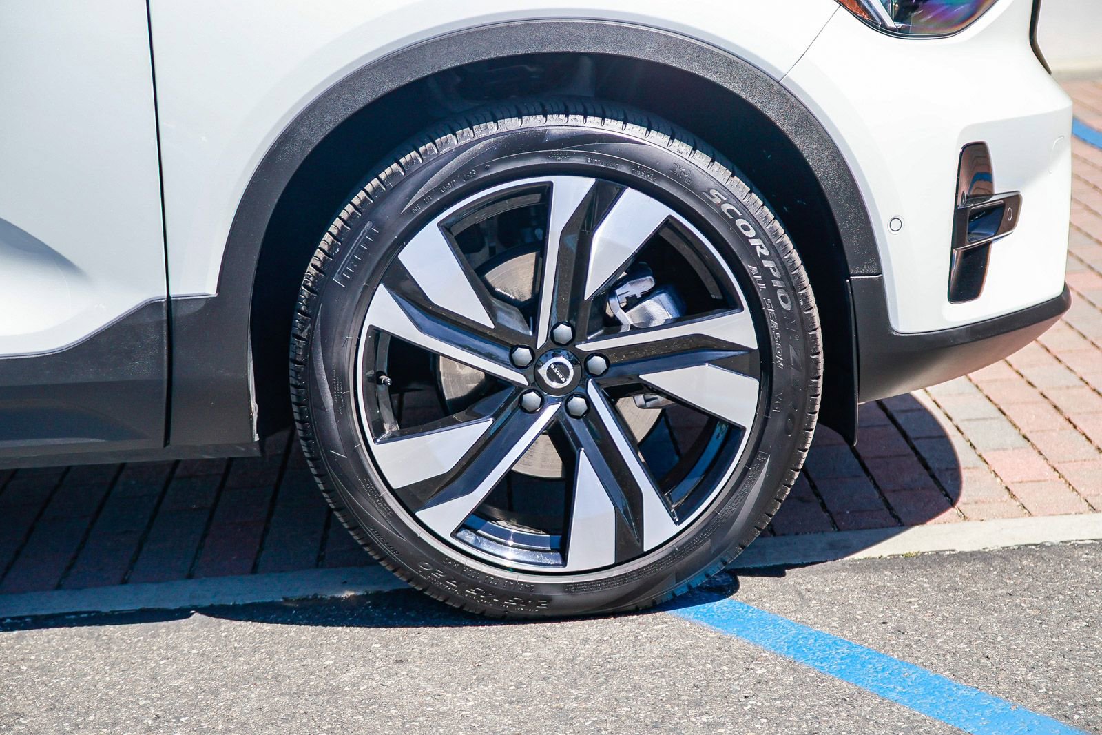 Used 2026 Volvo XC40 B5 Ultra image 10